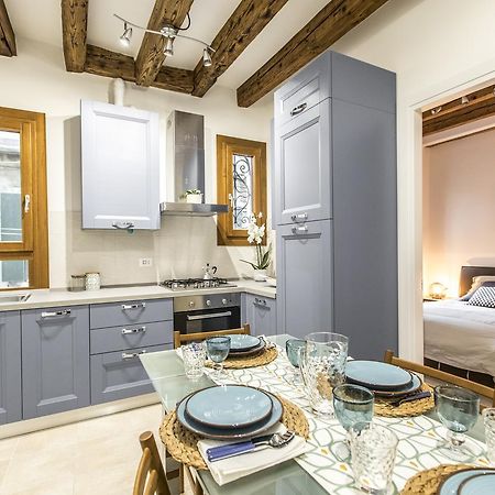 Ca Rezzonico Apartment R&R Venedig Eksteriør billede